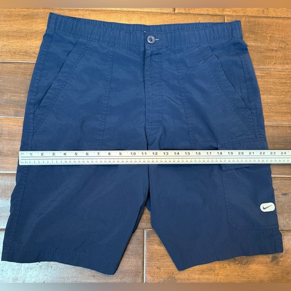 Nike Utility Cargo Shorts Men’s M Navy Nylon Vintage Style Outdoor Swim Hybrid - Picture 9 of 13